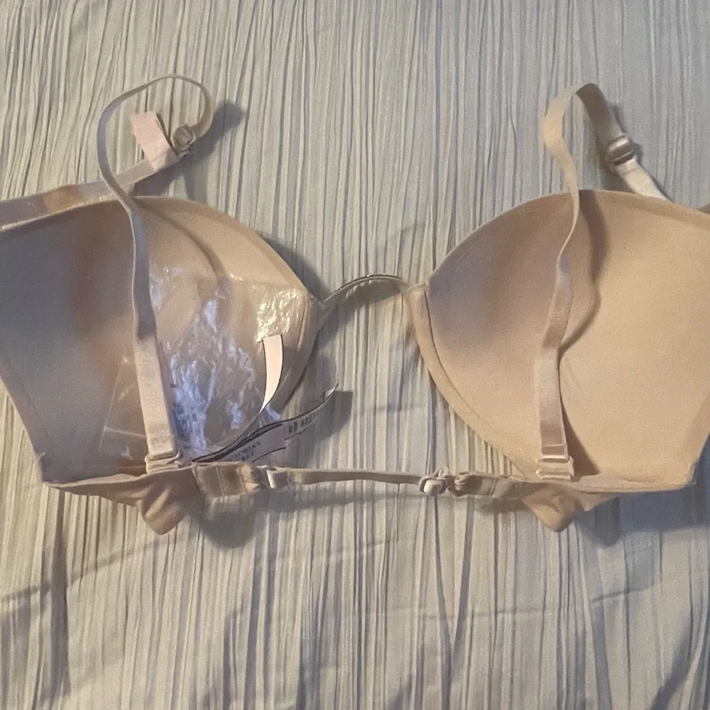 Victoria’s Secret‎ push up bra rhinestones nude beige size 34D